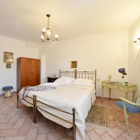 度假居 La Torre Del Cerreto 切雷托迪斯波莱托